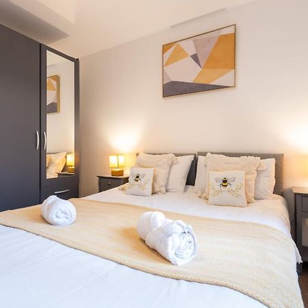 Parking - Spacious - Smart Tv - Self Checkin - Garden - King Derby Eksteriør billede