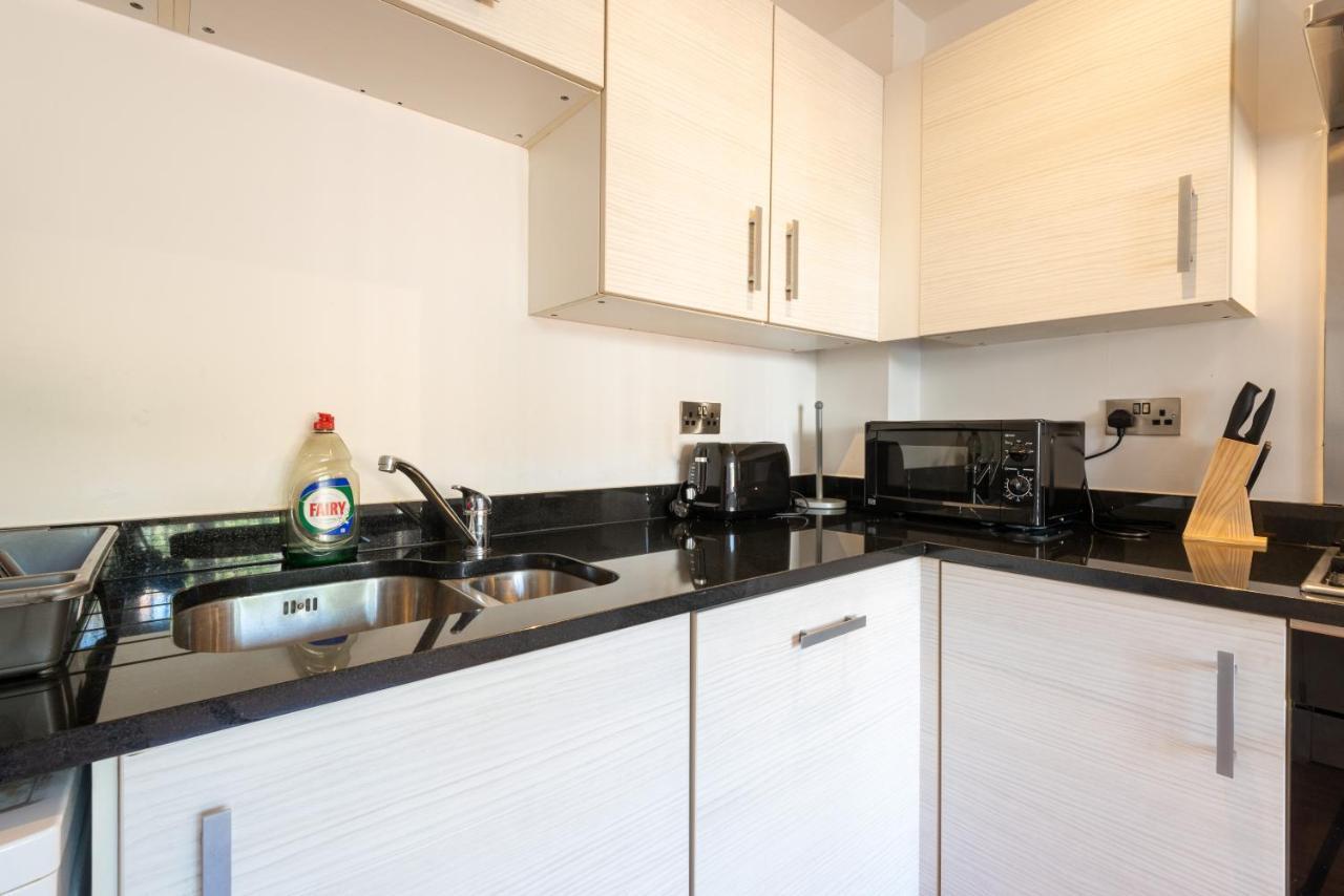 Parking - Spacious - Smart Tv - Self Checkin - Garden - King Derby Eksteriør billede