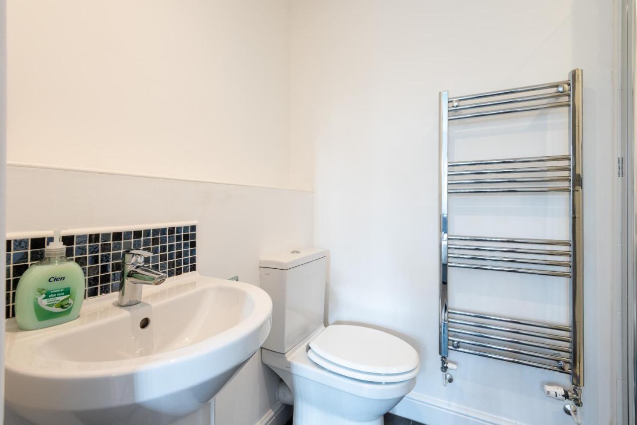 Parking - Spacious - Smart Tv - Self Checkin - Garden - King Derby Eksteriør billede