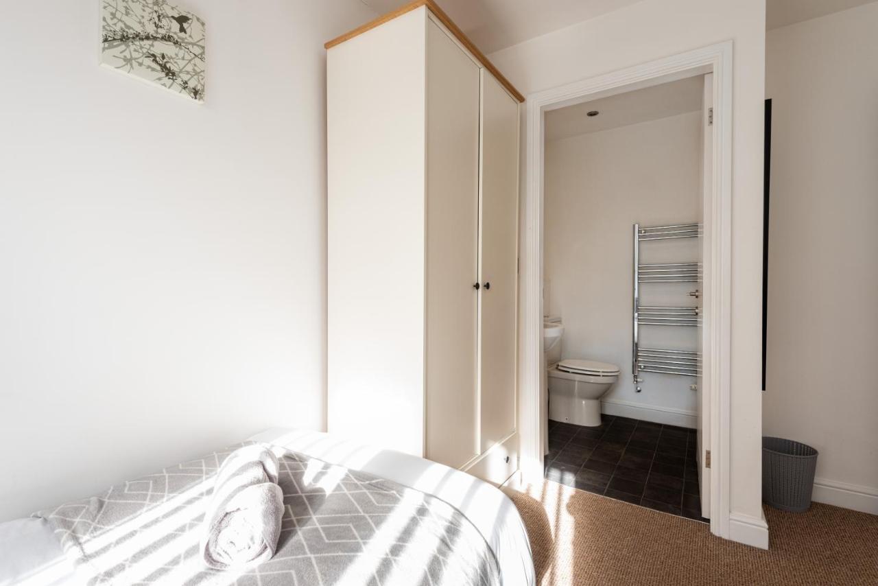 Parking - Spacious - Smart Tv - Self Checkin - Garden - King Derby Eksteriør billede